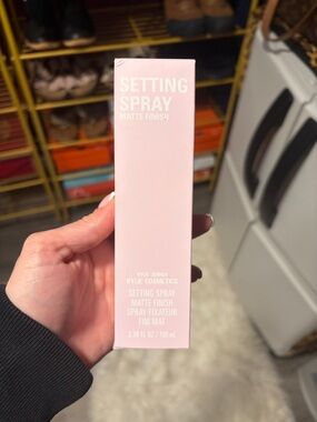 Kylie Cosmetics Setting Spray Matte Finish — Light Pink